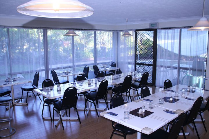 Dining 30 of 47