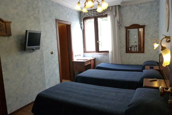 Room 4 of 13