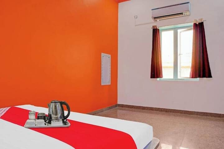 Room 5 of 8