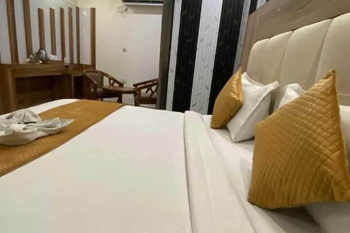 Room 5 of 24