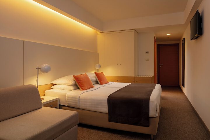 Room 13 of 70