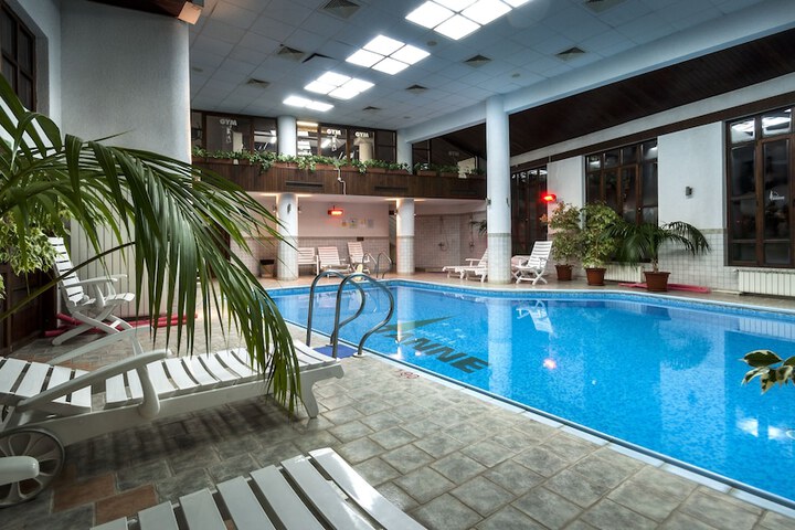 Hotel with Pool