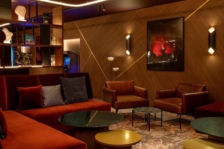 Lounge 69 of 105