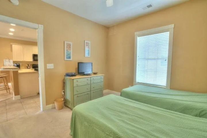Room 7 of 18
