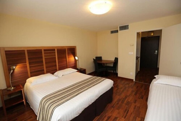 Room 17 of 60