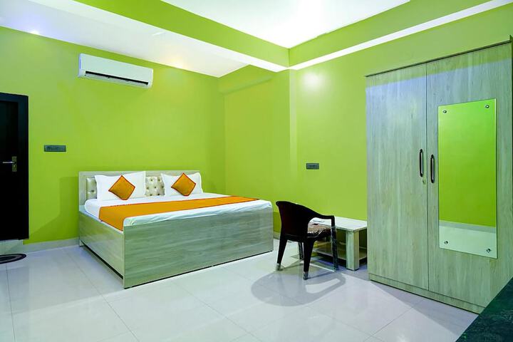 Room 9 of 25