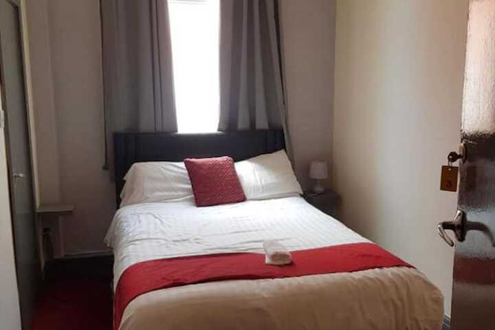 Room 11 of 39
