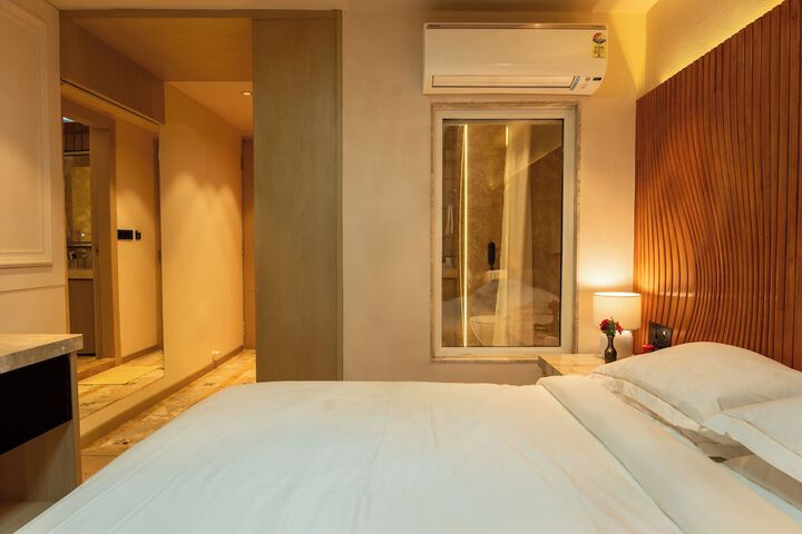 Room 34 of 143