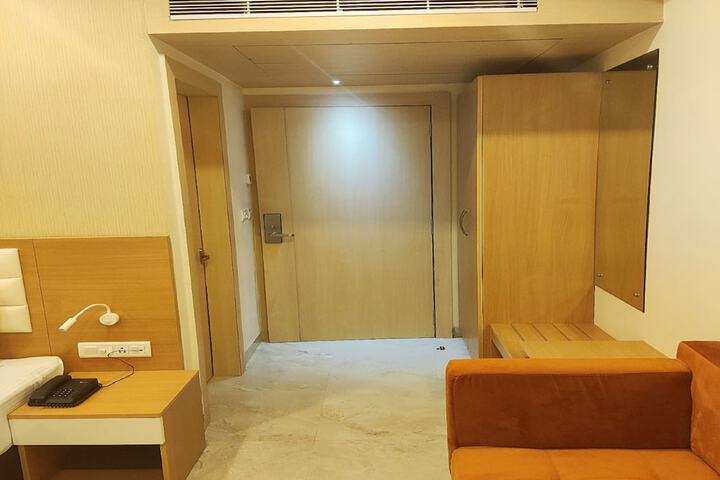 Room 16 of 21