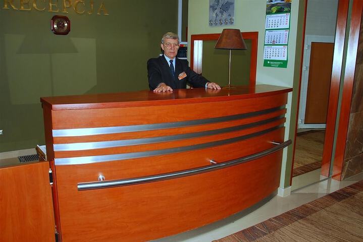 Check-in/check-out kiosk