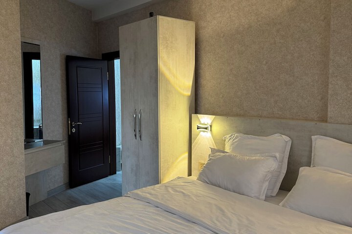Room 15 of 68