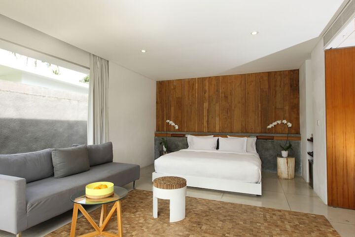 Room 4 of 66