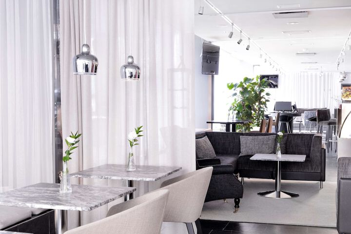 Guest Lobby