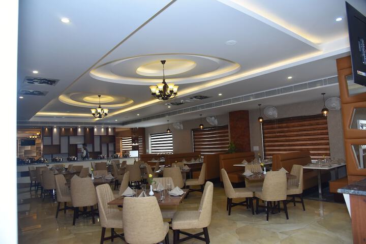 Dining 59 of 77