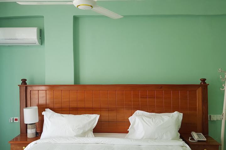 Room 10 of 65