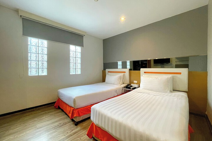 Room 16 of 31