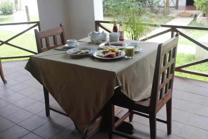 Dining 9 of 16
