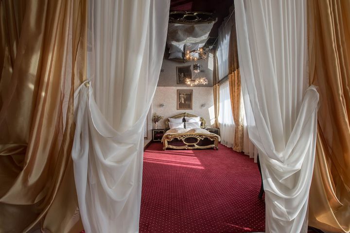 Room 21 of 38