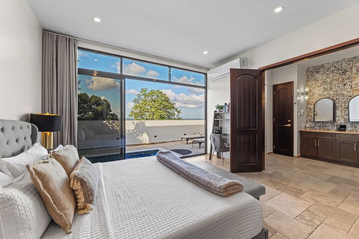 Room 4 of 65