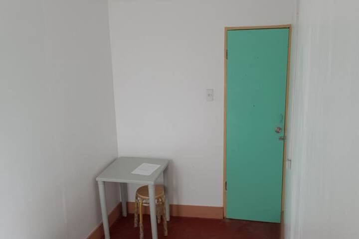 Room 6 of 18
