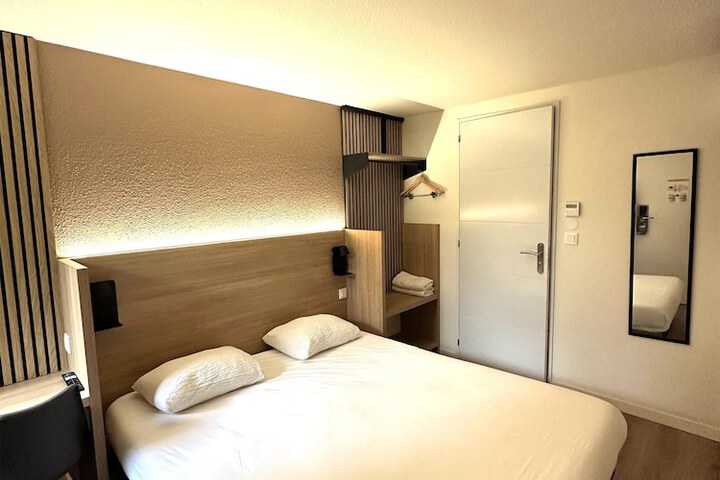 Room 15 of 36