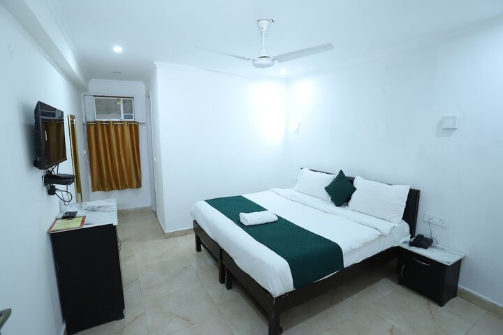 Room 4 of 7