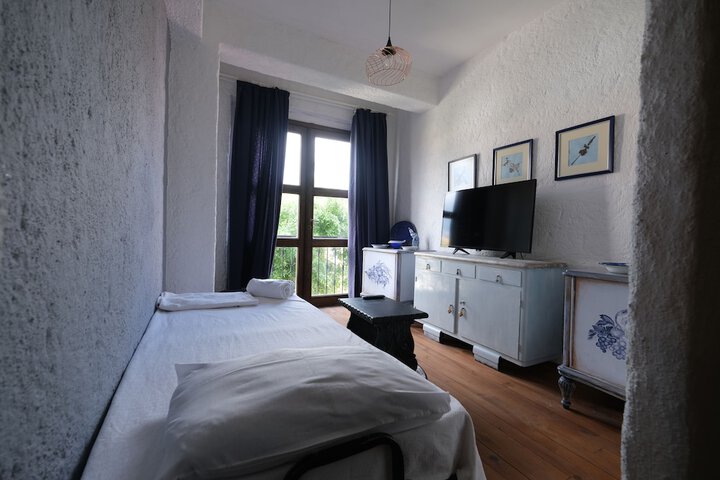 Room 16 of 27
