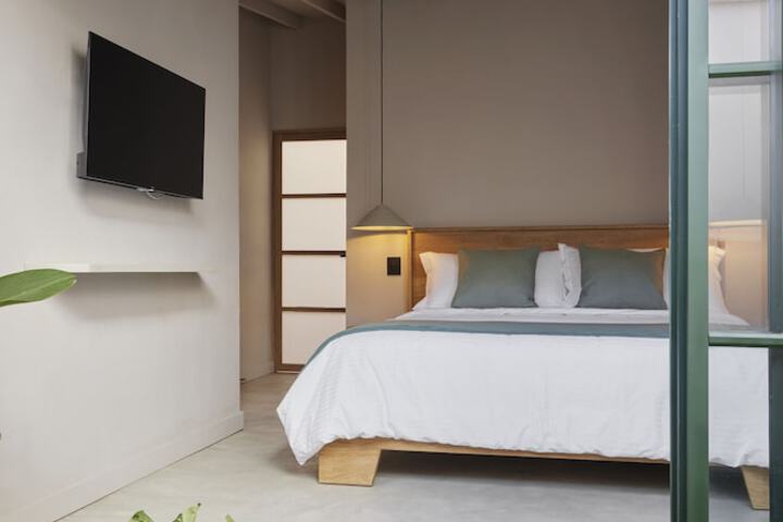 Room 3 of 73