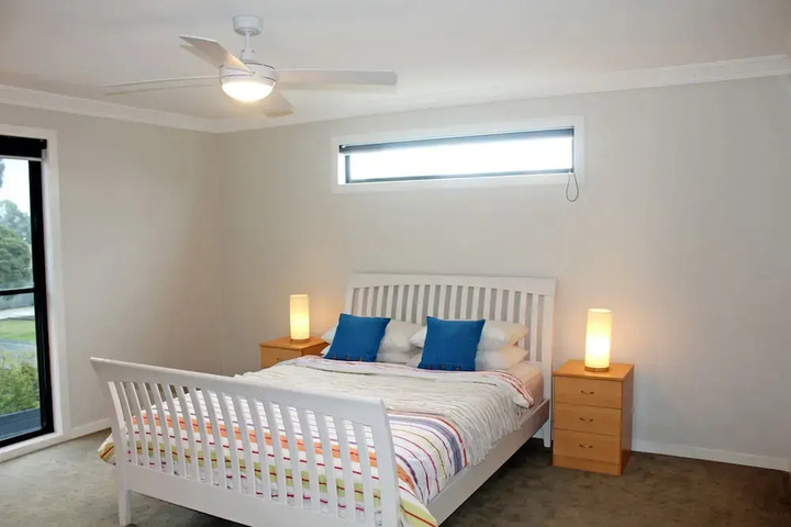 Room 5 of 12
