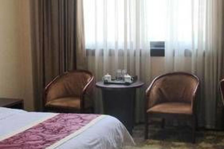Room 9 of 28