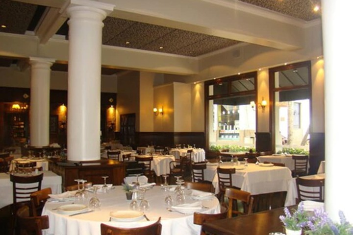 Dining 57 of 90