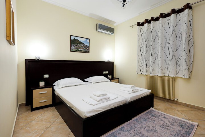 Room 6 of 24