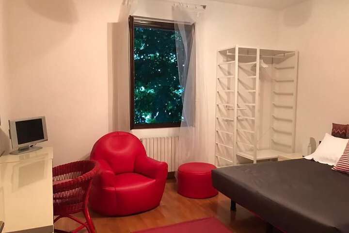 Room 12 of 19