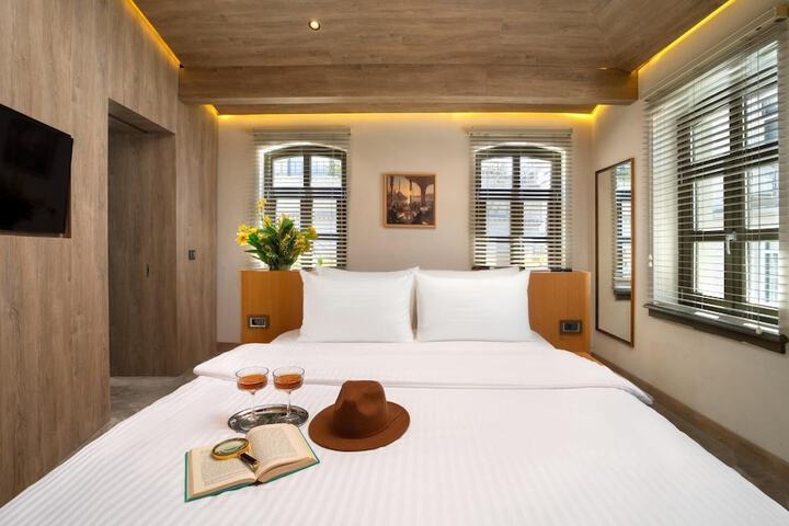 Room 6 of 40