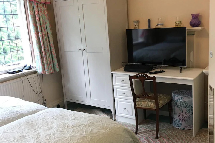 Room 8 of 10