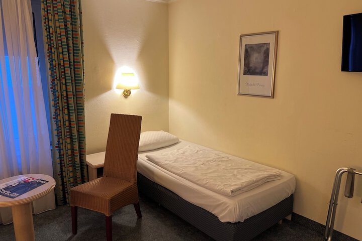 Room 12 of 51