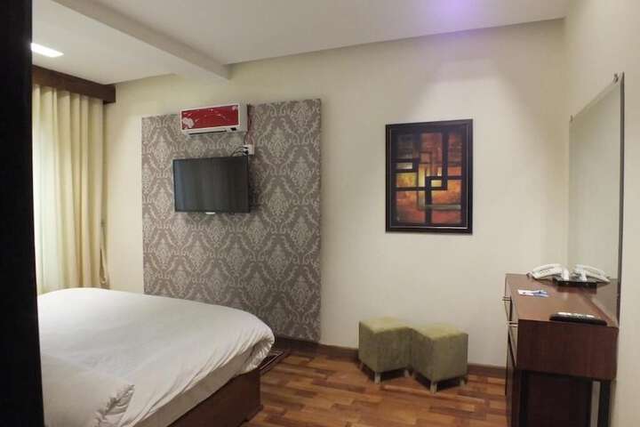 Room 22 of 39
