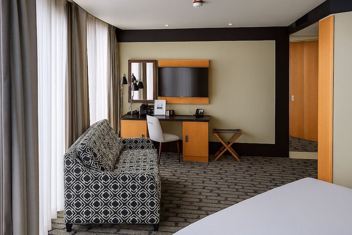 Room 13 of 38