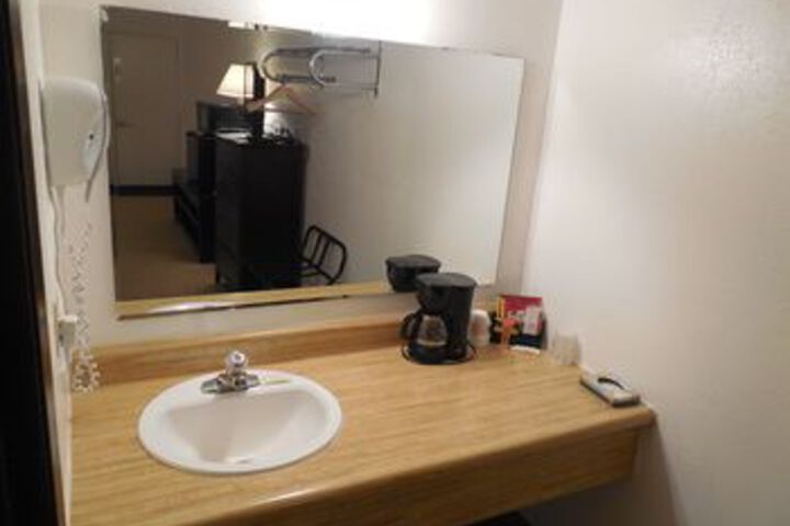 Room 8 of 98