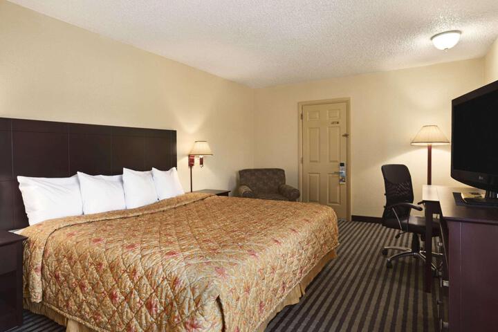 1 King Bed (8 of 8)