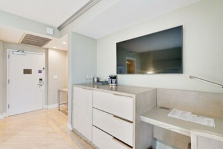 Room 148 of 318