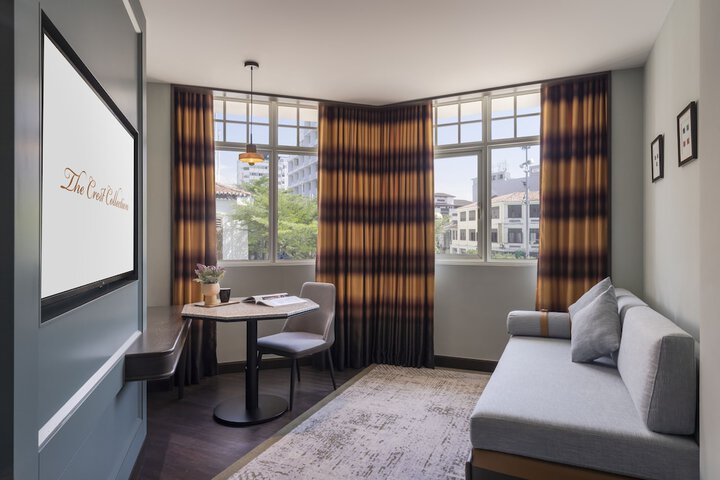 Room 33 of 84