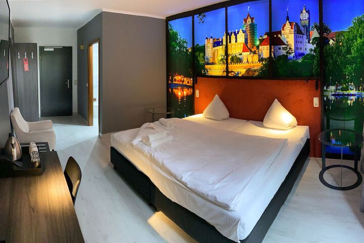 Room 16 of 138