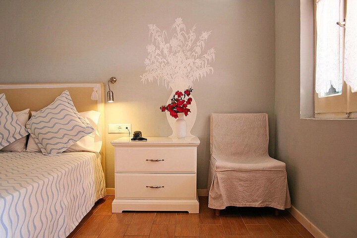 Room 5 of 76