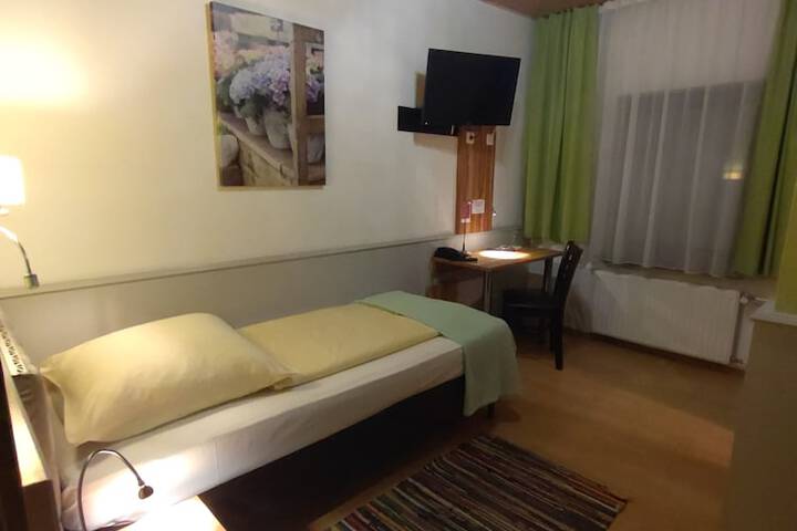 Room 21 of 76