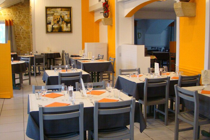 Dining 39 of 65