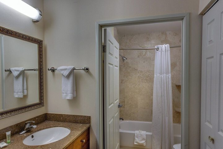 Room 50 of 107