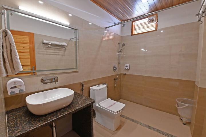 Room 10 of 16