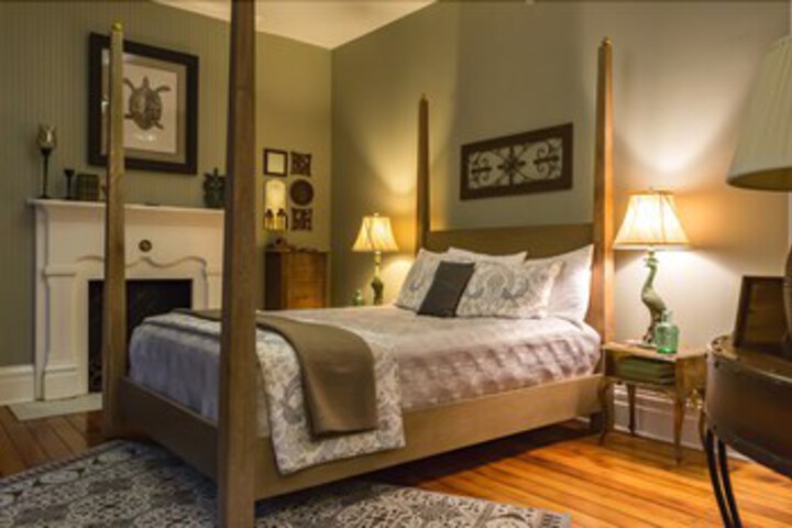 Room 13 of 22