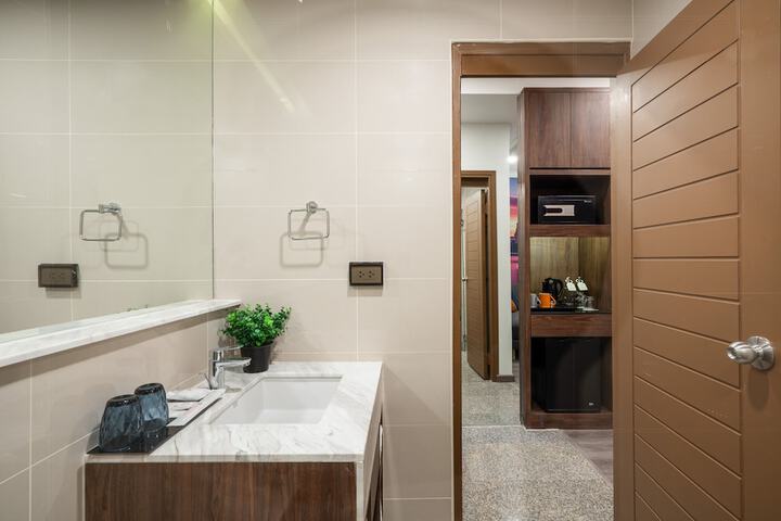 Room 32 of 47